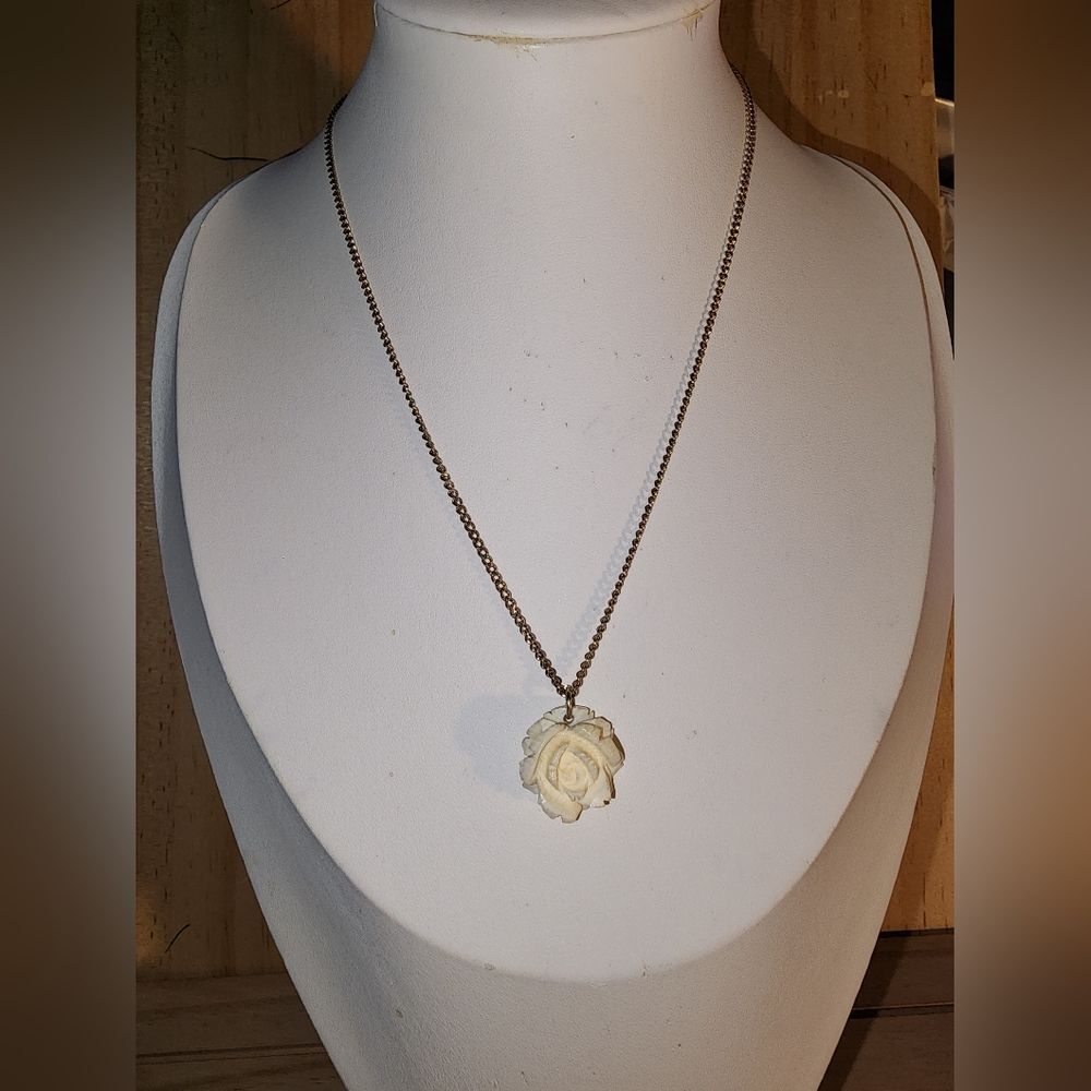 Fabulous gold filled carved rose Pendant Necklace 16"